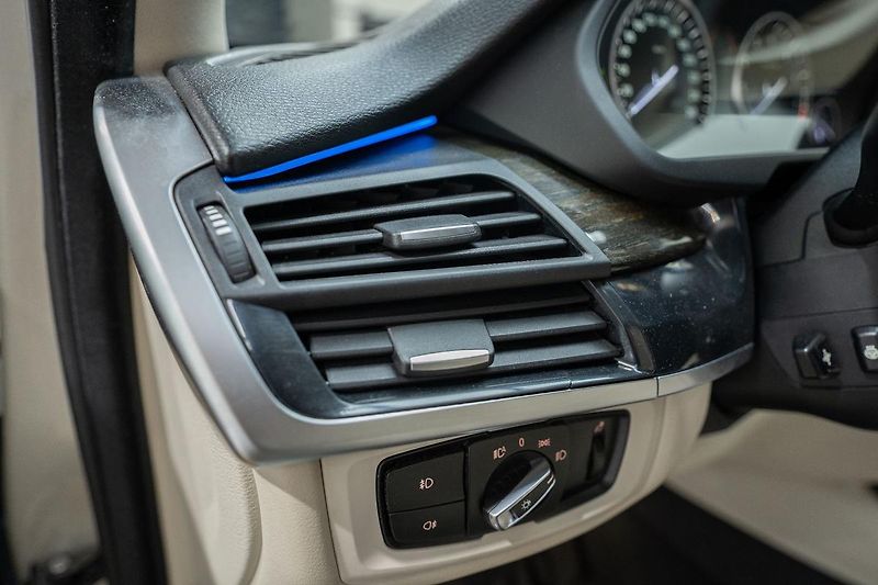 BMW X5 40e 2.0 180 kW xDrive - fotka 23 z 49