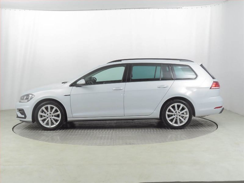 Volkswagen Golf (2018) R-Line 1.5 TSI, Tempomat - fotka 3 z 16