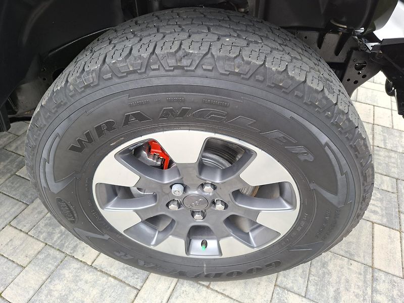 Jeep Wrangler (2021) SAHARA 4x4 Unlimited, TOP   - fotka 35 z 52