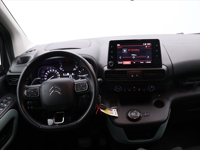 Citroën Berlingo 1,2 96kW Klima Feel XL CZ - fotka 21 z 28