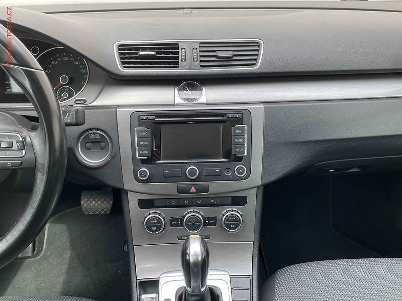 Volkswagen Passat (2014) 2.0 TDi, Highline, DSG, bixen - fotka 12 z 17