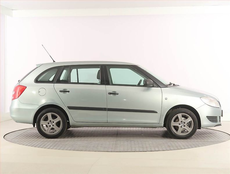 Škoda Fabia (2011) 1.2 TSI, Serv.kniha, po STK - fotka 6 z 15