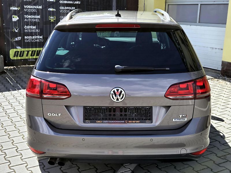 Volkswagen Golf 1,4TSi Highline 92kW, SERV.KN - fotka 9 z 43