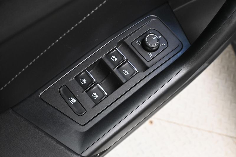 Volkswagen T-Roc 2,0 TDI 110kW DSG Style Plus Z - fotka 24 z 31