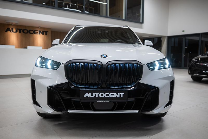 BMW X5 (2025) 30d 7MÍST VZDUCH MASÁŽ WEBASTO - fotka 1 z 19