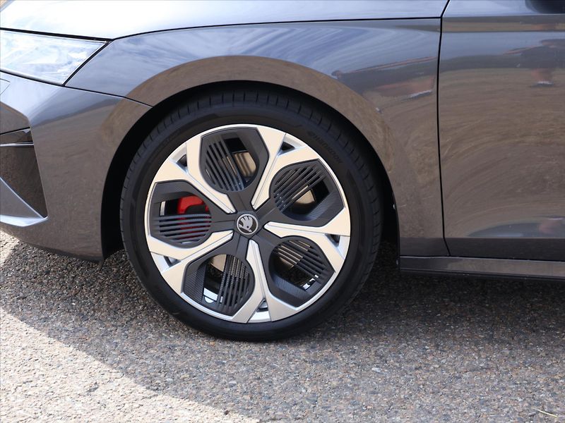 Škoda Octavia 2,0 TSI DSG RS DPH 1.maj CZ - fotka 24 z 31