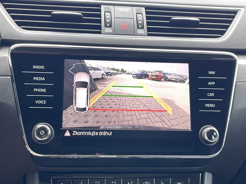 Škoda Superb (2021) 2.0 TDI 147 kW DSG 4x4 Style P - fotka 18 z 35