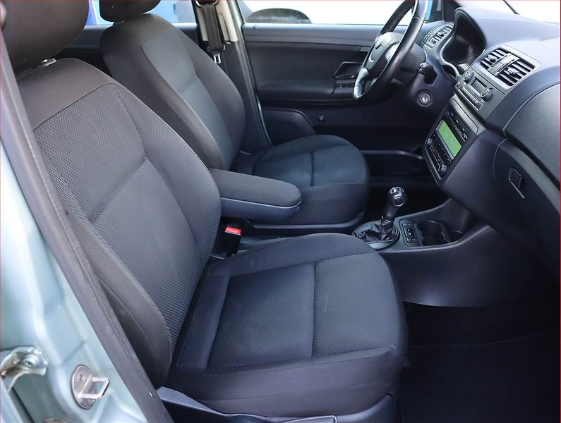 Škoda Fabia (2012) 1.2 TSI, Automat, po STK - fotka 9 z 19