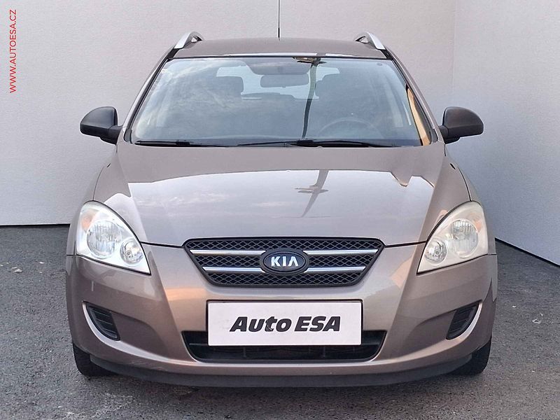 Kia Ceed (2009) 1.4CVVT, ČR, AC, tempo - fotka 2 z 15