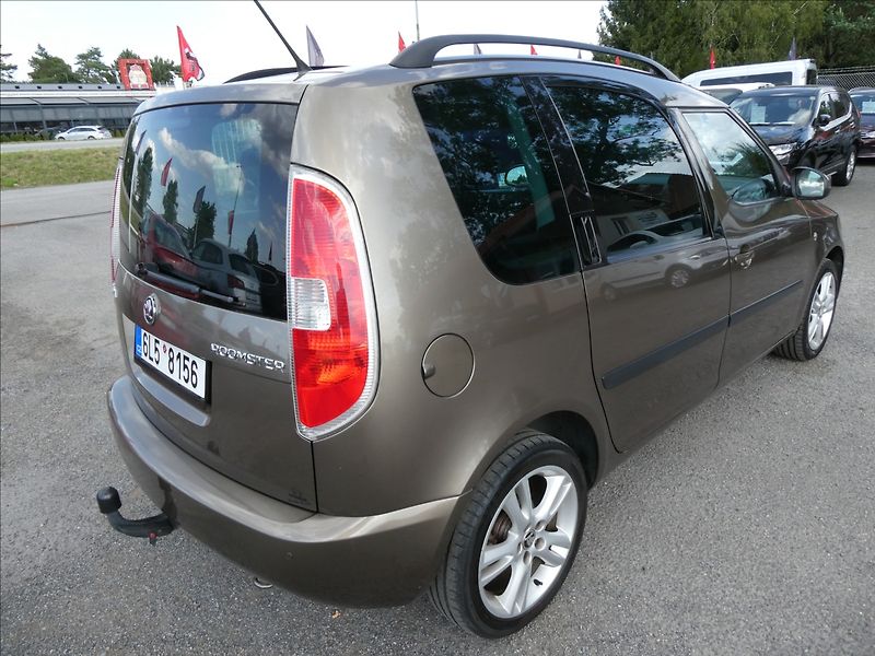 Škoda Roomster 1,2 TSI 77kW Elegance,2 x kola - fotka 9 z 48