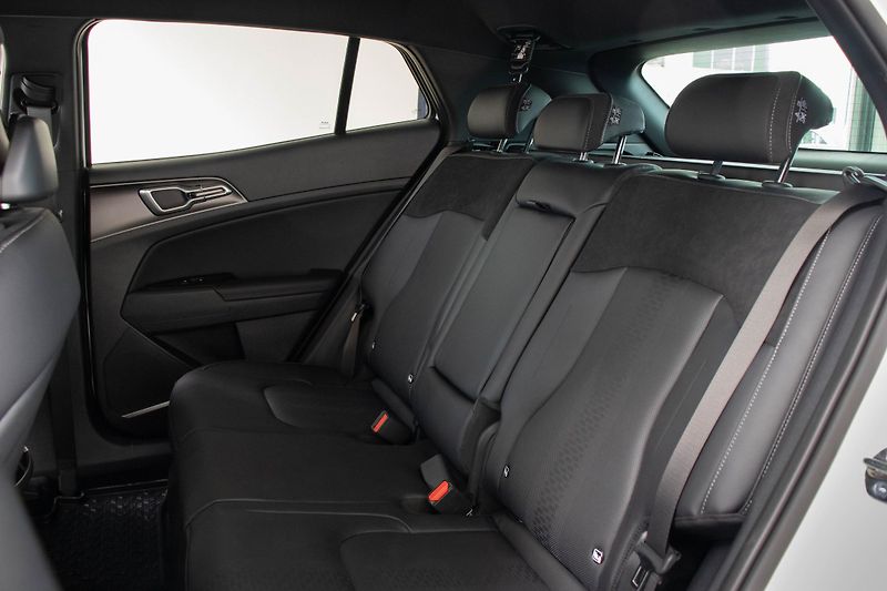 Kia Sportage 1.6 T-GDI 4x2 7DCT BLACK EDITI - fotka 8 z 16