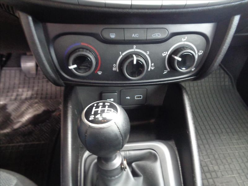 Fiat Tipo 1,4 - fotka 11 z 16