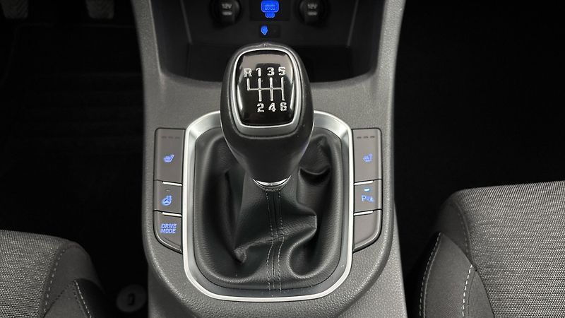 Hyundai i30 1.5 T-GDI Smart Kombi - fotka 22 z 24