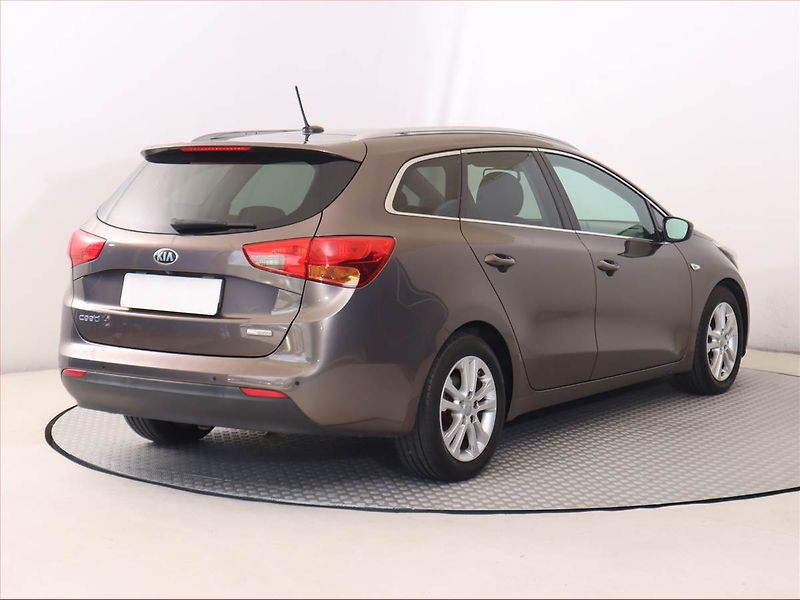 Kia Ceed (2015) 1.6 CRDi, Navi, Tempomat - fotka 5 z 18