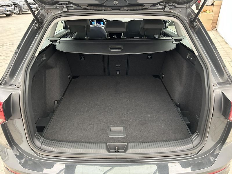 Volkswagen Golf 1.0 TSI Life - fotka 25 z 25