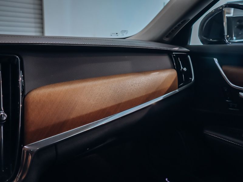Volvo V90 2.0 T8 AWD - Inscription TOP - fotka 17 z 29