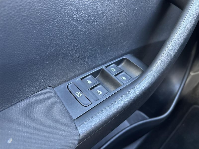 Škoda Fabia 1,0 TSi Style FULL LED CARPLAY - fotka 28 z 39