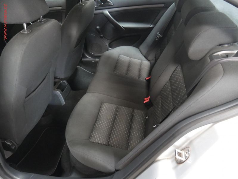 Škoda Octavia (2010) 1.2TSI, ČR, AC, STK11/27 - fotka 10 z 14