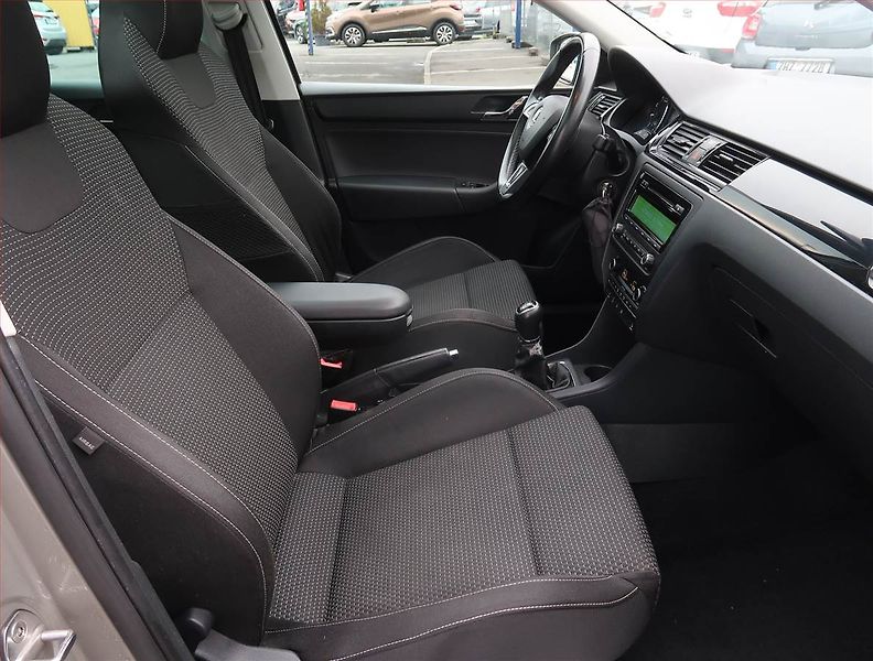 Škoda Rapid (2014) Spaceback 1.2 TSI, ČR,1.maj - fotka 9 z 19
