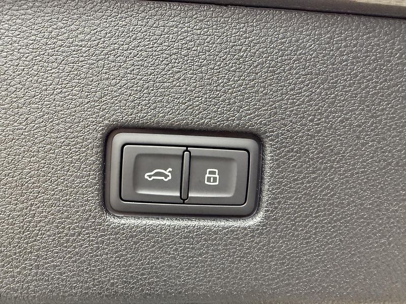Audi Q8 (2025) 50TDI 210kW OLED K360 PANORAMA - fotka 33 z 59