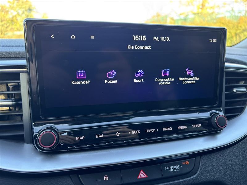 Kia Ceed 1,5 TGDi AT TOP ZÁRUKA TAŽNÉ - fotka 23 z 51