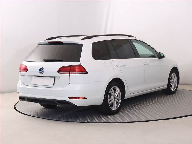 Volkswagen Golf (2018) 1.6 TDI, Tempomat - fotka 5 z 19