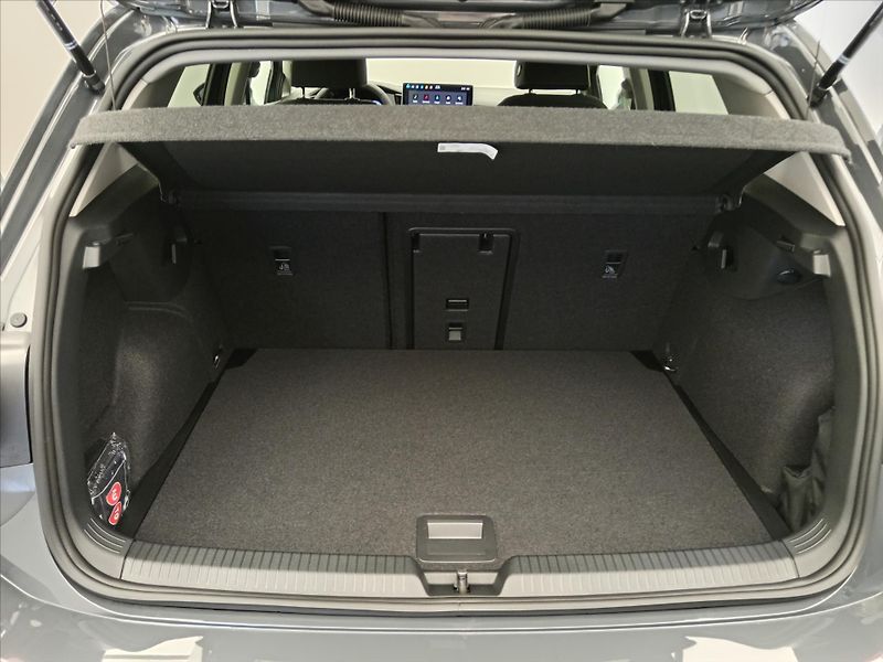 Volkswagen Golf (2025) 1,5   eTSI People - fotka 13 z 16