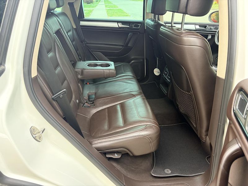 Volkswagen Touareg 3.0TDI V6 DSG 4x4 VZDUCH - fotka 37 z 56