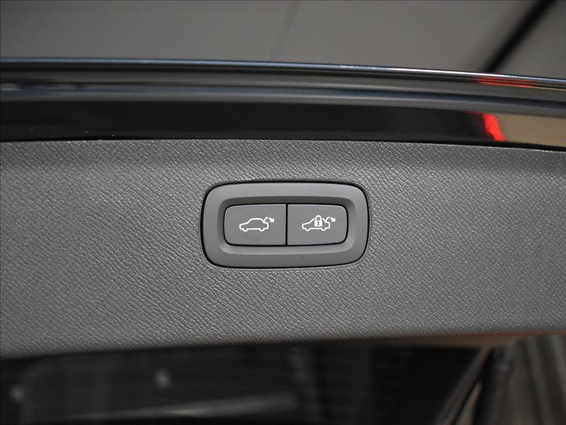 Volvo XC90 (2026) 2,0 T8  Ultra Dark - fotka 17 z 40