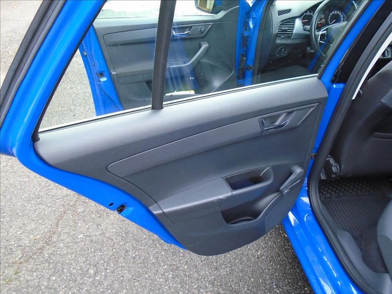 Škoda Fabia 1,0 - fotka 11 z 26