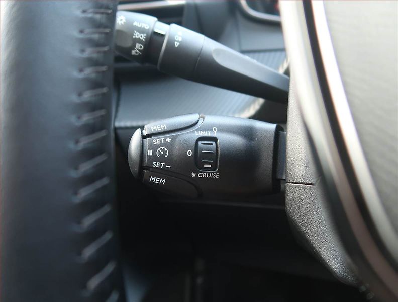 Peugeot 208 (2020) Active 50 kWh, Automat, Navi - fotka 18 z 20
