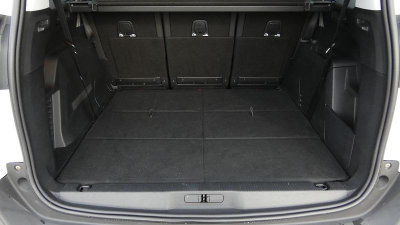 Peugeot 5008 1.2 PureTech Active 7 míst - fotka 21 z 24