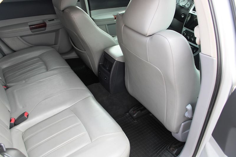 Chrysler 300C (2007) REZERVACE - fotka 11 z 16