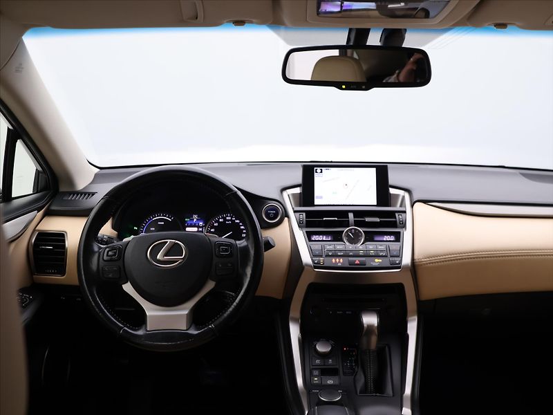 Lexus NX 300h 2,5 145kW 4WD Premium AUT - fotka 30 z 38