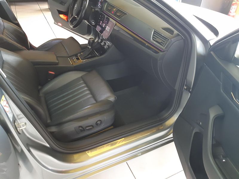 Škoda Superb 2.0 TSI COMBI L&K DSG 4x4    - fotka 28 z 29