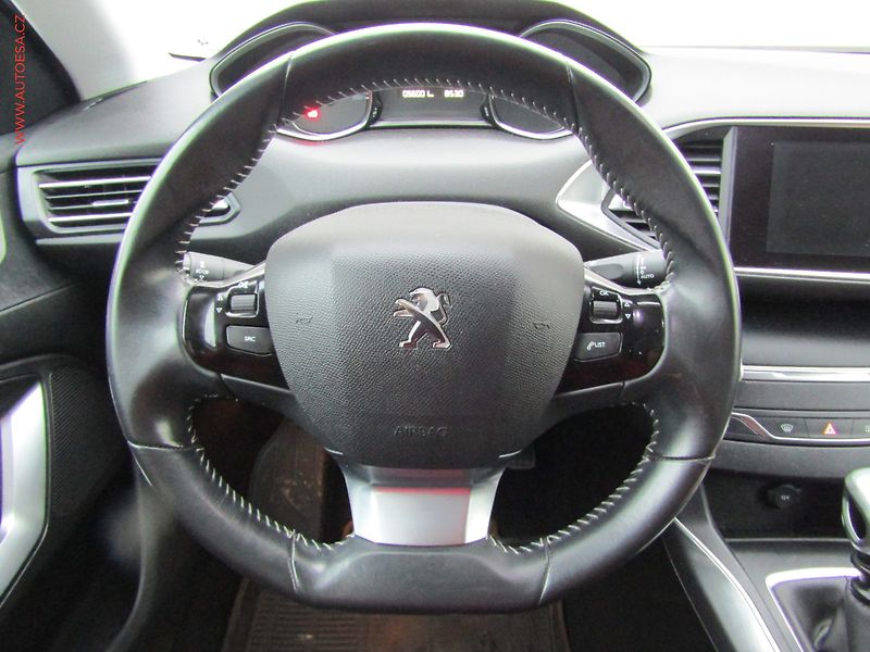 Peugeot 308 (2014) 1.2 PT, ČR, Allure, LED - fotka 16 z 17