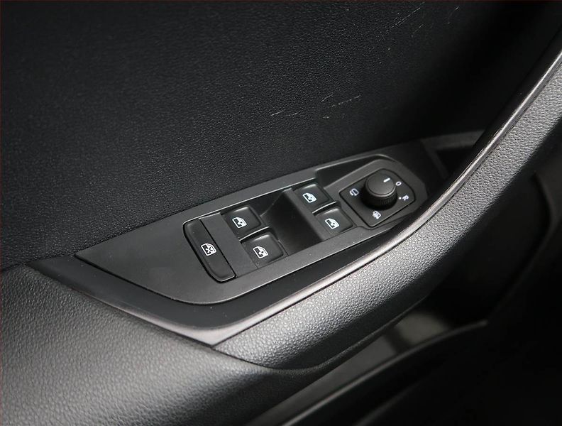 Škoda Karoq (2023) 1.5 TSI, digi klima - fotka 18 z 23