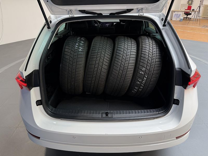 Škoda Octavia 2.0 TDI 110kW DSG Style Combi - fotka 18 z 19