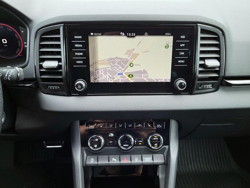 Škoda Karoq 1.5 TSI 110kW DSG SPORTLINE - fotka 12 z 48