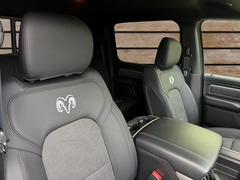 Dodge RAM (2022) +HEMI+BLACK EDITION+AIR LIFT+ - fotka 10 z 21