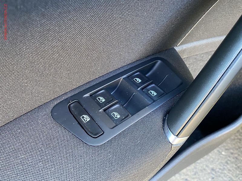Volkswagen Golf (2018) 1.5TSi, 2.maj,ČR - fotka 13 z 17