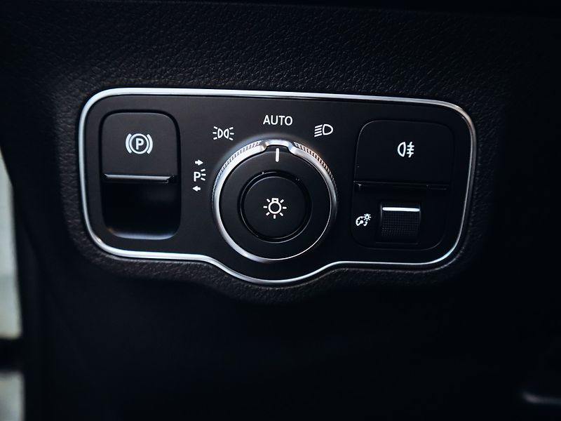 Mercedes-Benz GLB 250 4MATIC AMG - fotka 15 z 25