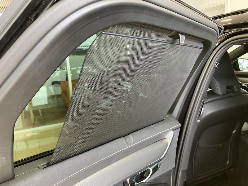 Volvo V90 B4 FWD R-DESIGN AT8 - fotka 18 z 30