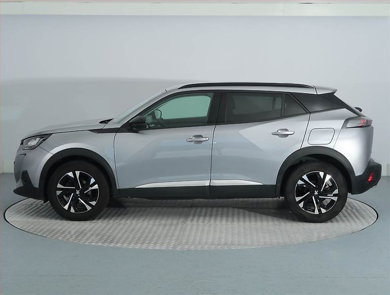 Peugeot 2008 (2022) Allure 1.2 PureTech, Automat - fotka 3 z 14