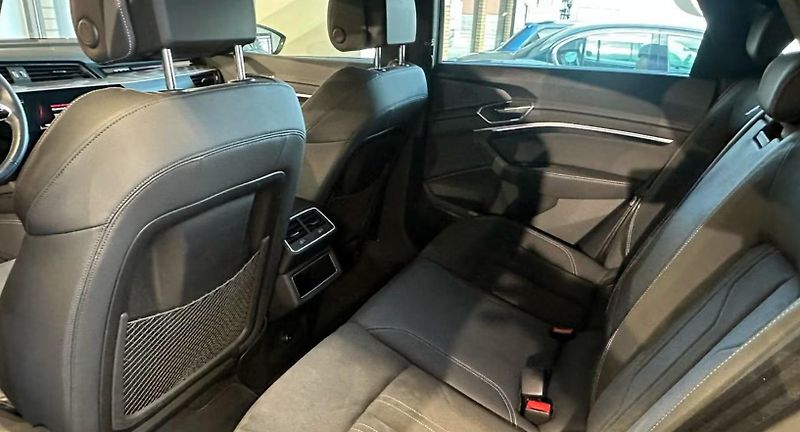 Audi Q8 e-tron 55 Sportback Q 360 Matrix Pano - fotka 5 z 12