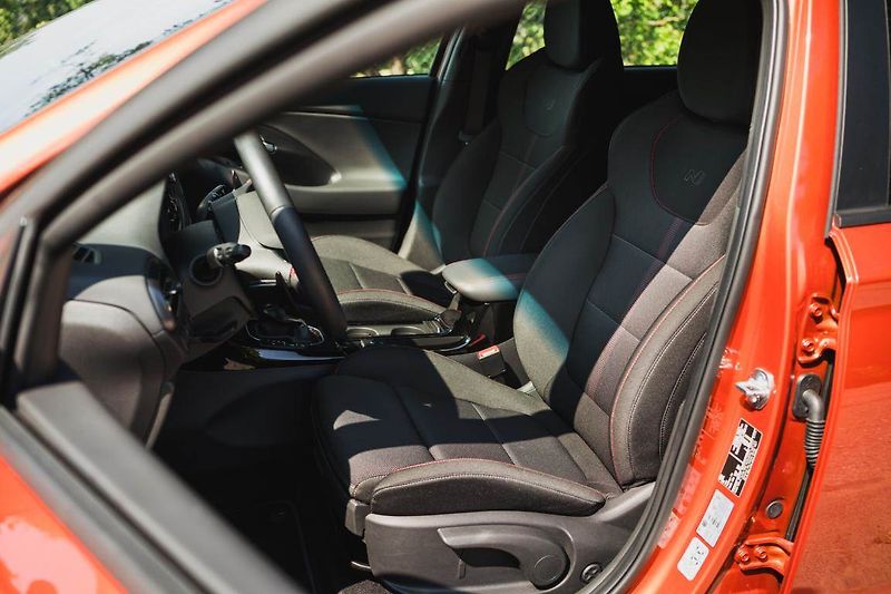 Hyundai i30 (2025) 1.0 T-GDI, N-LINE, DPH - fotka 14 z 26
