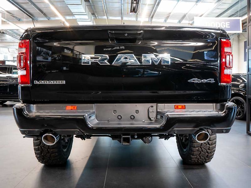 Dodge RAM (2025) 5.7 V8 Laramie 6 LIFT LPG - fotka 3 z 40
