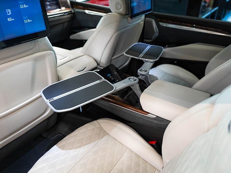 Cadillac Escalade (2026) 6.2 ESV Sport Platinum 2026 - fotka 46 z 50