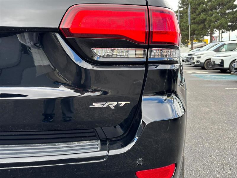 Jeep Grand Cherokee 6,4 SRT  6,4 V8 Hemi - fotka 10 z 30