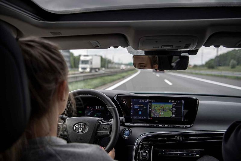 Auto na vodíkový pohon Toyota Mirai druhé generace, 18. května 2023, Ostrava.